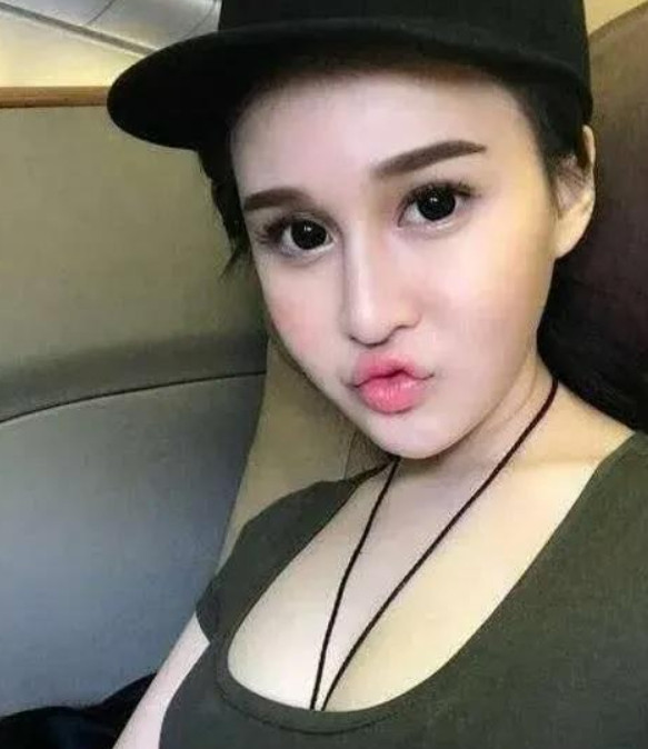 那年，赵本山节目中说：“我儿子可大方了，在学校捐款，张口就要捐一万块。”一旁的鲁