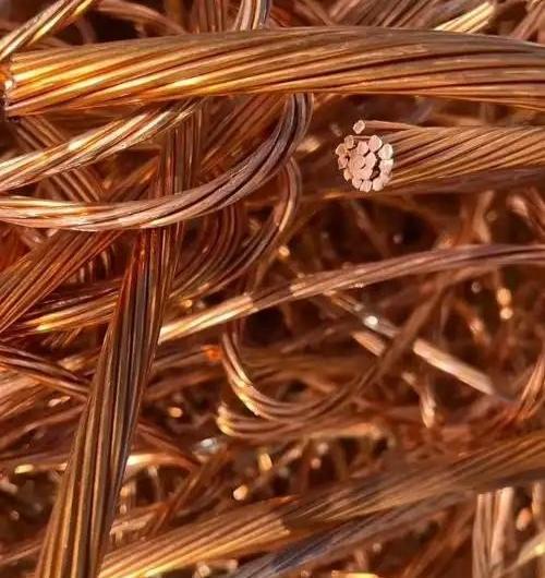 美国囤铜“卡脖子”，中国反手用白银让他们傻眼？最近，美国疯狂囤积铜，2025