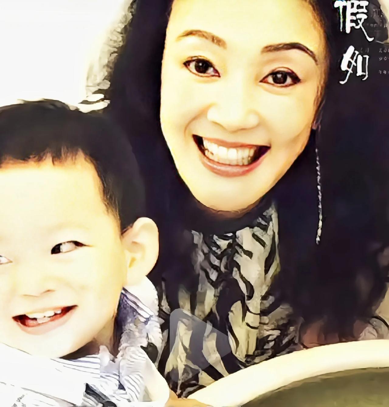 张兰大姐太有才了，不晒孙子晒儿子，自己生的想怎么晒就怎么晒张兰大姐最近这事挺有