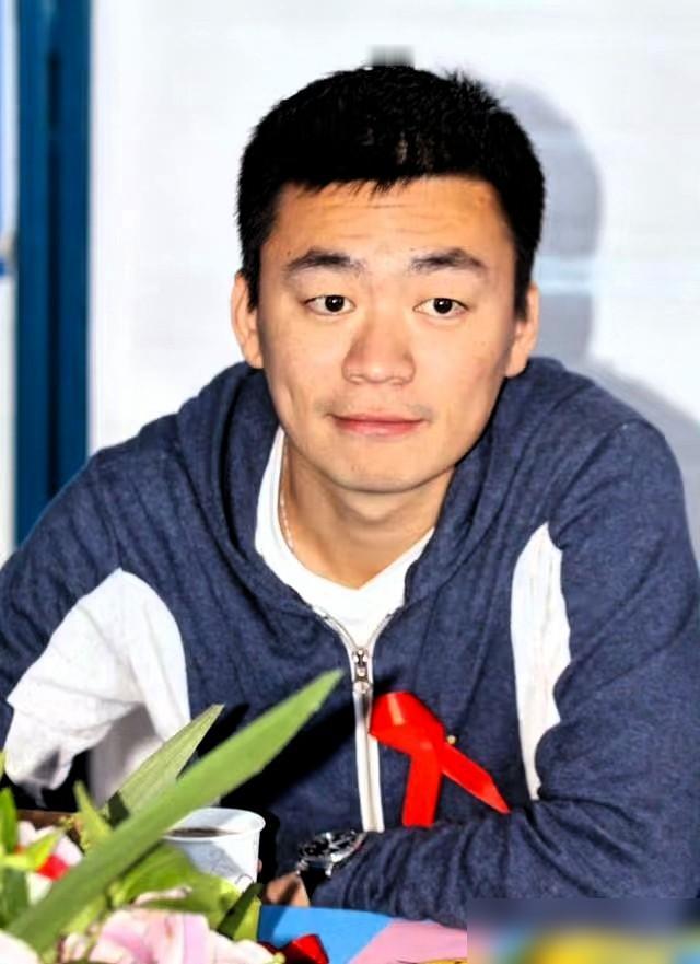 王宝强新片2.5亿砸下去，甄子丹都来了，当年嘲笑他的人脸都绿了。你以为他还