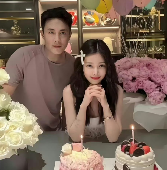 杜淳老婆这状态真是绝了皮肤紧致、身材在线，笑起来还跟小姑娘似的，哪像快40岁的