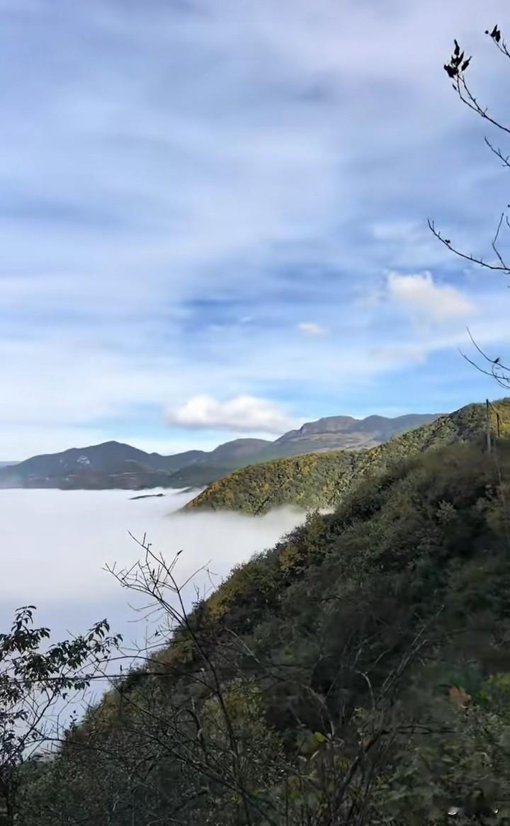 农村传统丧葬习俗，很多地方真的有必要改一改了。城市实行火葬制度，即使是城郊的农村
