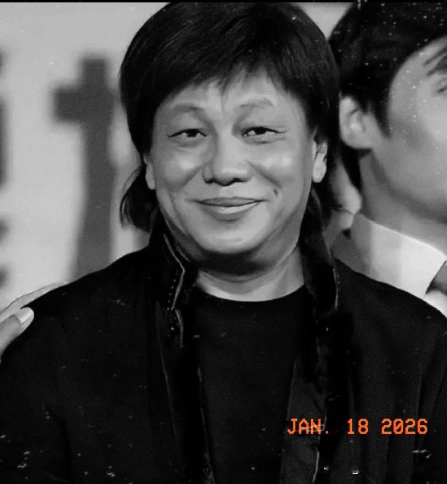 晚上吃饭时，我问老爸：梁小龙去世4天了，为什么现在才被曝出来？老爸说