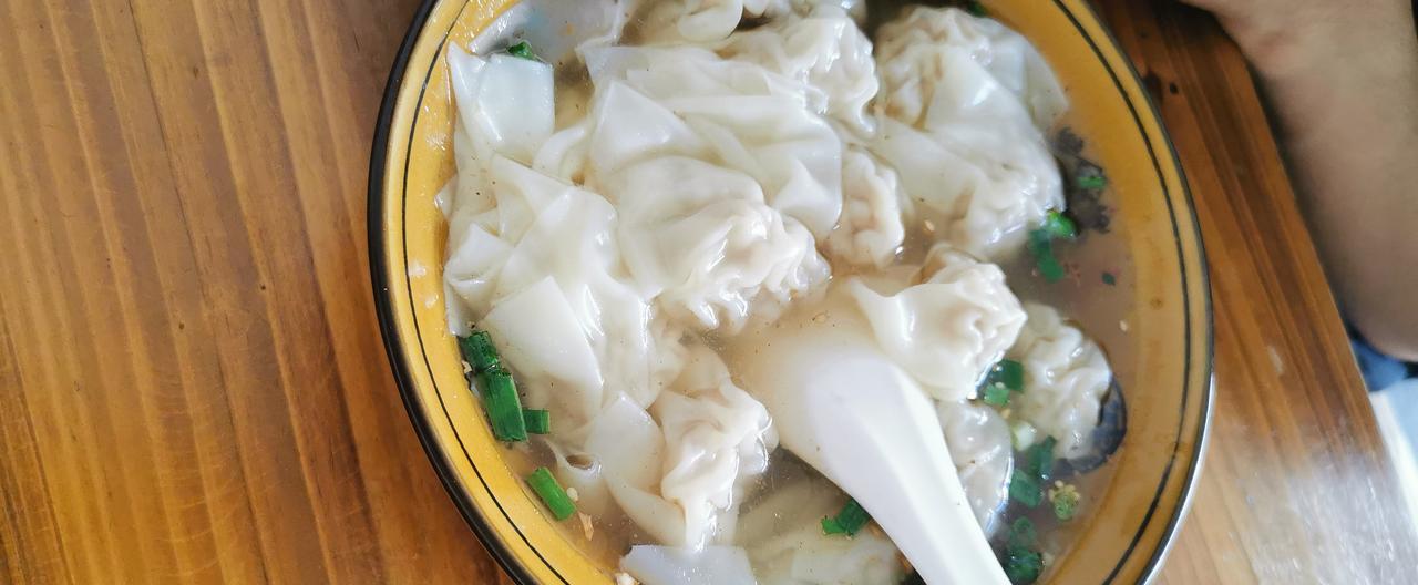 这几天在老家每天都是在镇上这一家早餐店，吃早餐的人特别的多吃了5天的早餐我今天才
