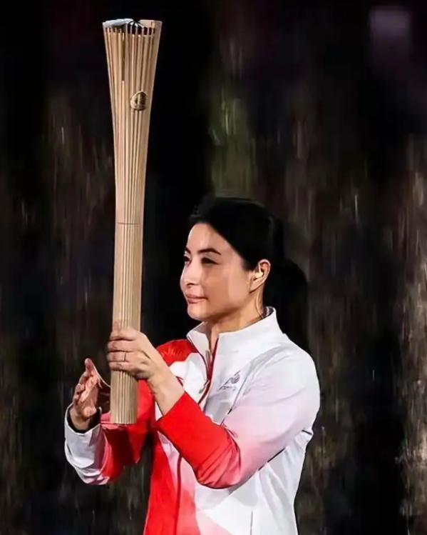 46岁的霍启刚给所有男人都提了个醒可以娶丑的也可以娶穷的，但千万不能娶那种一