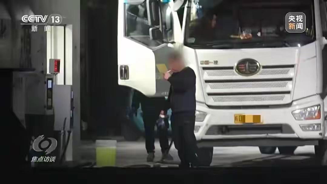 “上焦点访谈了！”安徽淮南，一男子发现，206国道1公里路段，扎堆建了20家黑