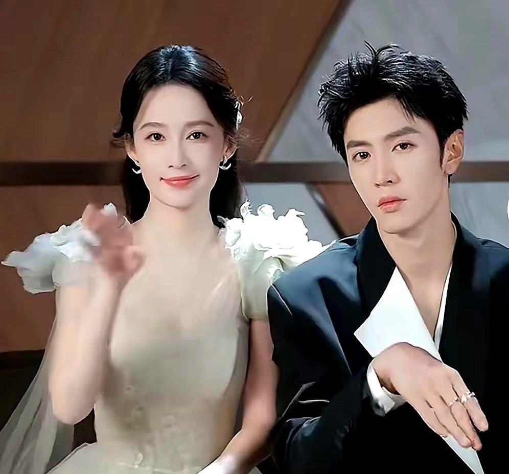 李沁没演戏那阵儿，没人知道昆曲怎么唱。现在她一开口，十万学生在教室里屏住呼吸。