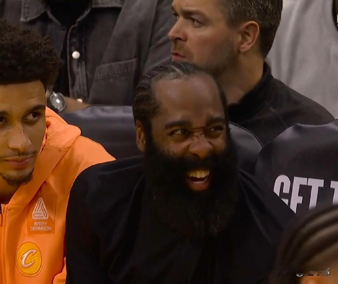 就喜欢跟登哥一起打球！阿伦谈哈登：“我跟哈登的配合越来越默契。”“我真的