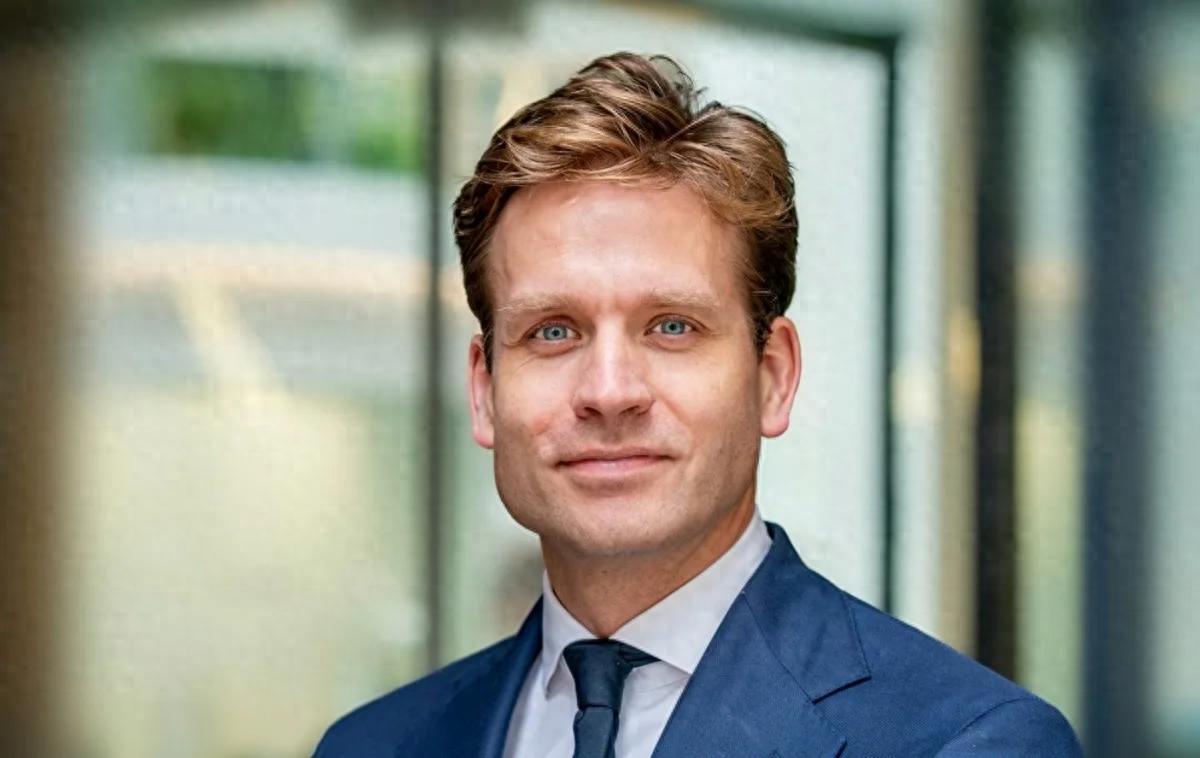 卡雷曼斯以为胜券在握，没想到，转眼间就被将了一军！这位荷兰大臣亲口承认，他被中国