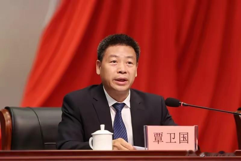 合肥一把手换人据安徽日报消息，8月23日，覃卫国履新合肥市委书记。这座享有“