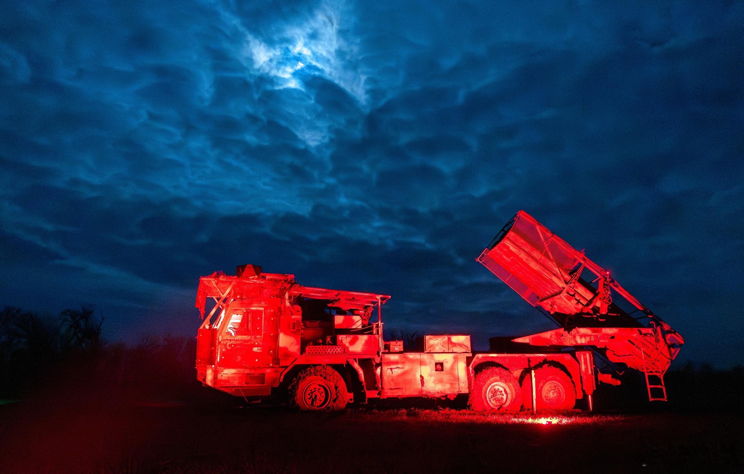 基于BAZ-69092军用卡车底盘的9K57