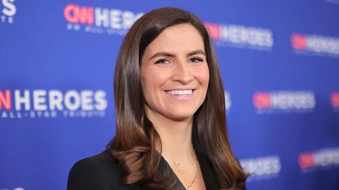 特朗普在白宫办公室当面向CNN女记者凯特兰·柯林斯发泄怒火，而这位女记者私下却说