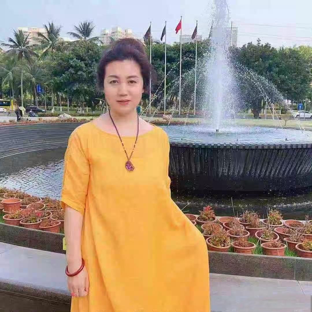 黄晓明妈妈赞赵丽颖：在爱的海洋里绽放光芒在娱乐圈的复杂人际中，黄晓明妈妈对赵