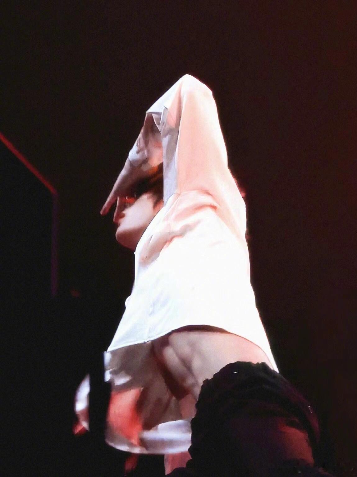 丁程鑫裸半身游泳丁程鑫身材这块我给到一个夯爆了上了一天班就是要看这些❕