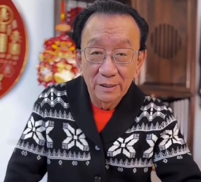 候耀华曾在一场直播里说了这么一段话耐人寻味：“郭德纲说相声暂且不说，唱评剧也不行