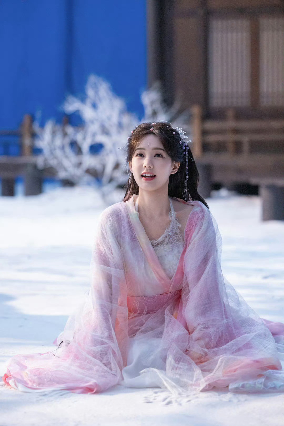 李一桐不仅美，还超级灵动，而且跟书卷里的灵动又不同