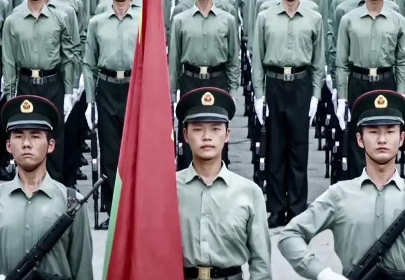我们为什么要阅兵？这个问题迅速冲上。 《人民日报》拍摄的这个视频虽然只有2分