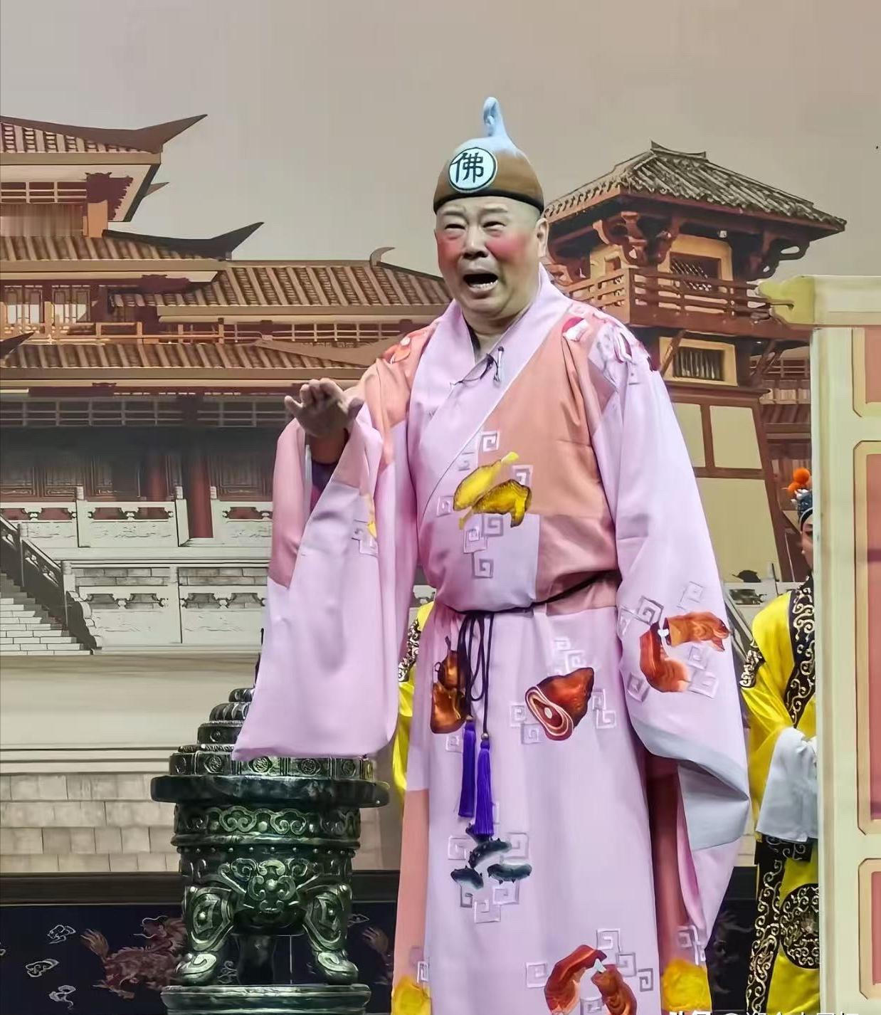 我有预感，郭德纲这波翻车，最大的反转不是他改了红歌，而是他破天荒闭了嘴。