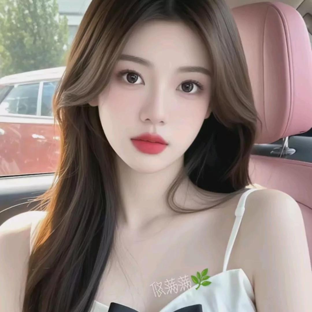 车内甜美少女，粉色座椅搭配红色口红，元气满满！粉色系粉色公主车粉色系车玫粉