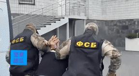 陌生的快递不能要。俄罗斯联邦安全局（FSB）公布了对一名基辅特工的审讯录像，该特