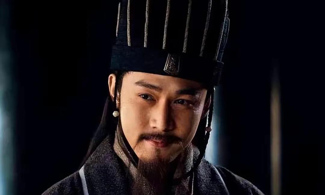 孔明安排姜维作接班人，实乃无奈之举，蜀汉人才凋零，后辈出色者寥寥无几也。自先帝