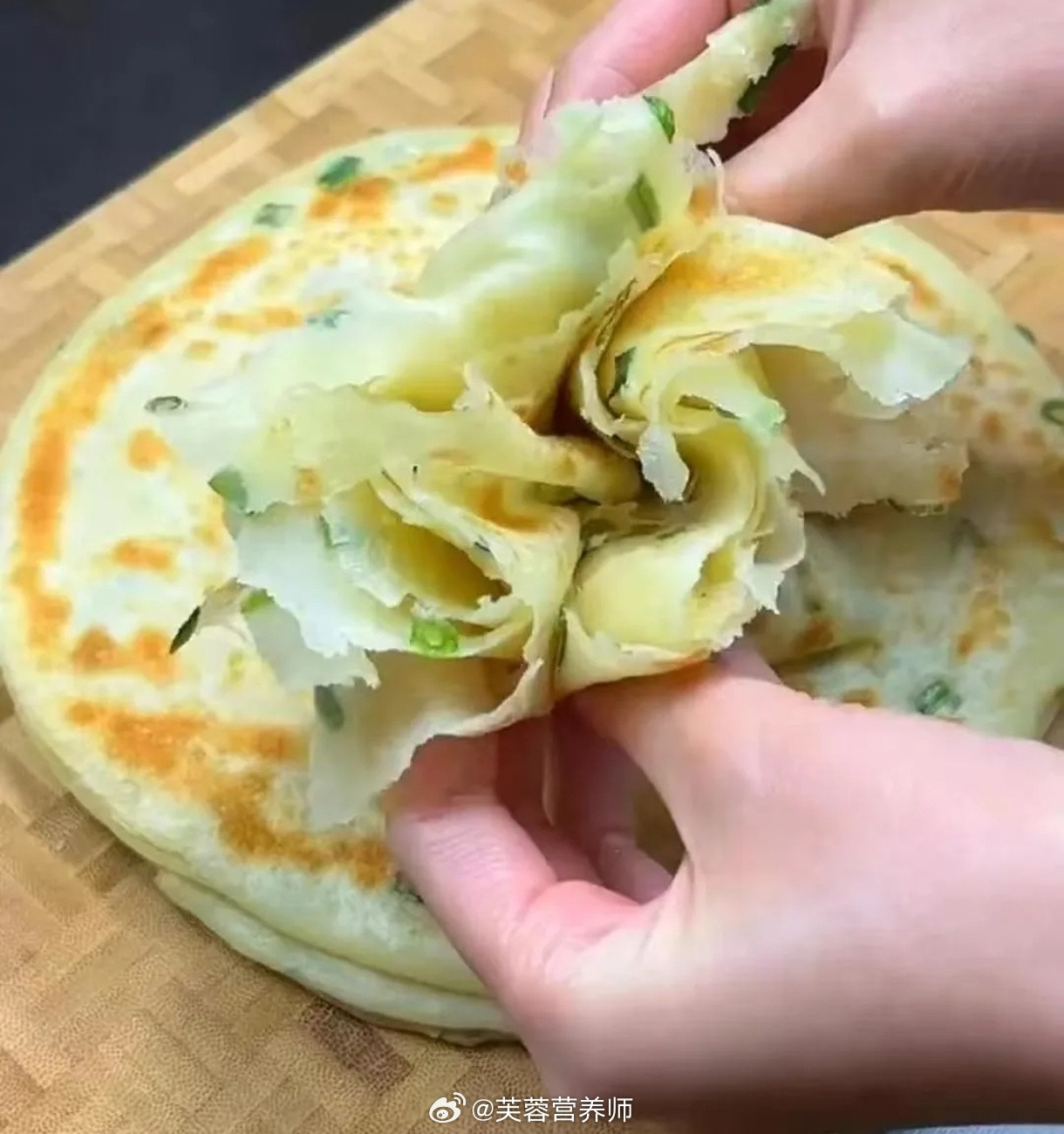 有姐妹问，老师我没有什么运动量，不敢吃你那么多主食，但是吃太少大姨妈又不来，睡眠