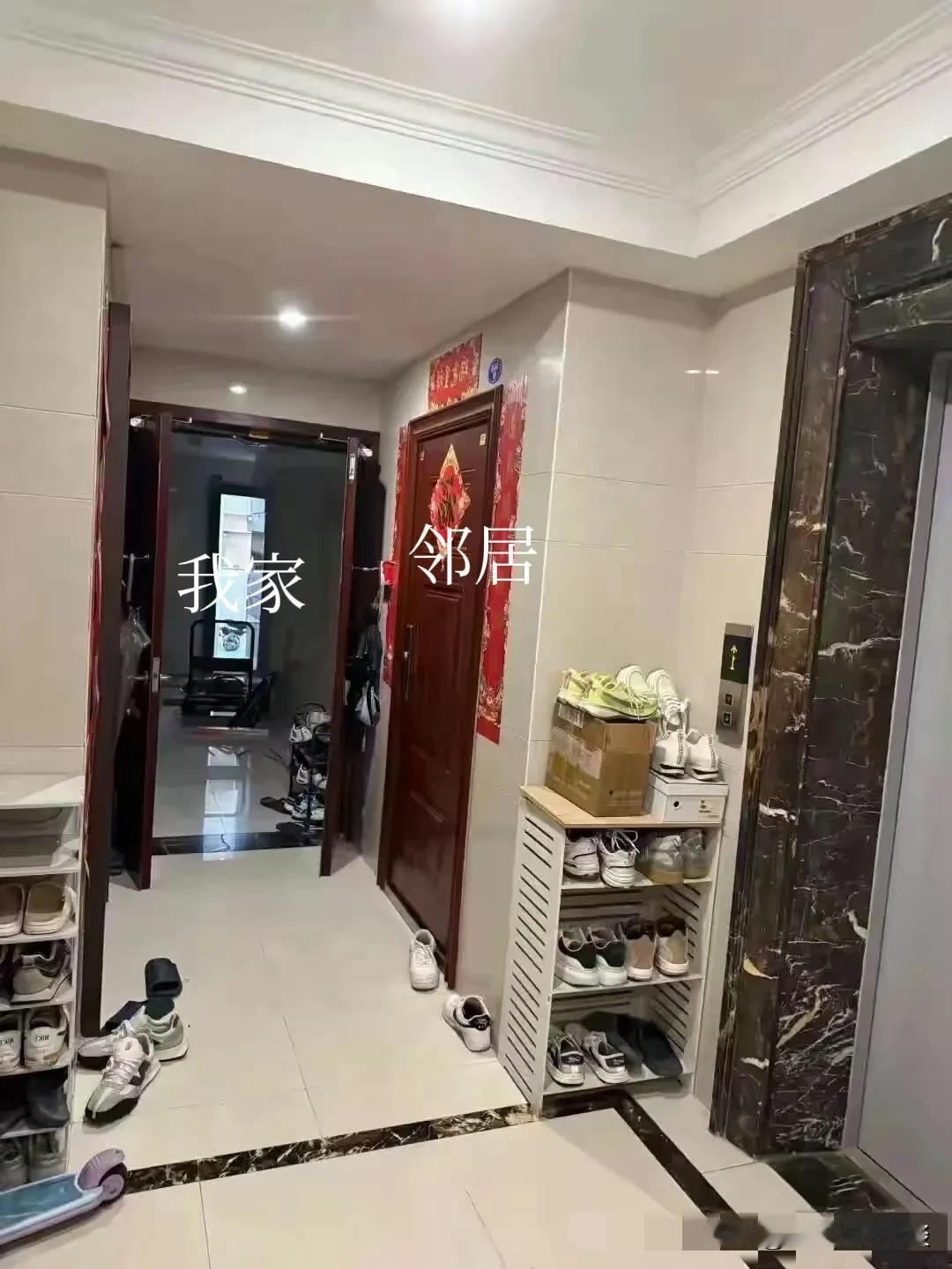 从来没见过这么脸皮厚的邻居。邻居竟然把两家的胡同口公摊面积当成自家的地方，摆放鞋