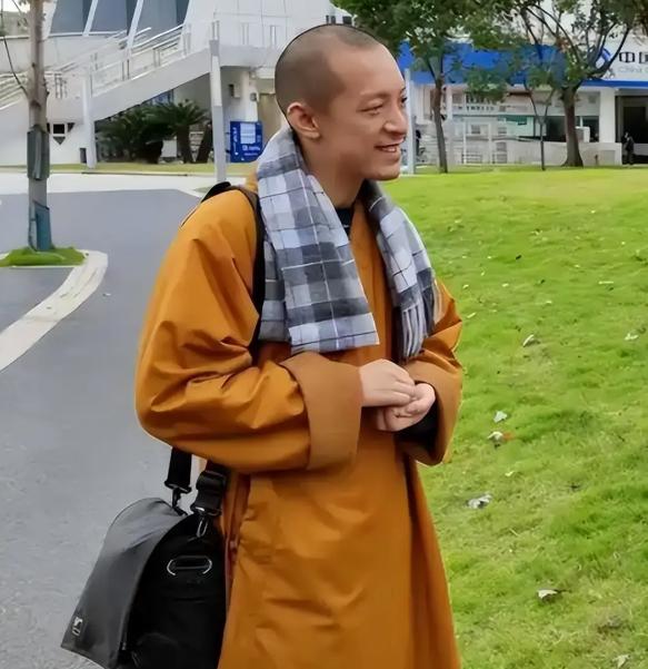北大数学天才柳智宇出家12年后还俗。他留下了一句让无数人沉默的话：“寺庙里的人际