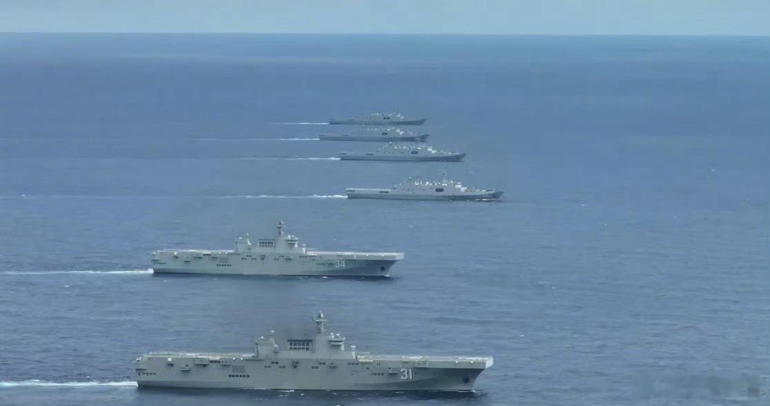 人民海军湖北舰来啦我就问，这个综合登陆打击群你蛙蛙怕不怕[墨镜]算一算，少说能带两