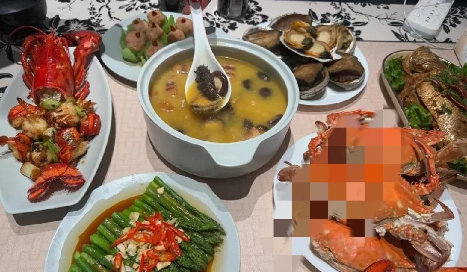 没想到今天晚上的战斗力这么强。下午五点钟，我从楼上下来，准备煮晚饭，进入厨房，