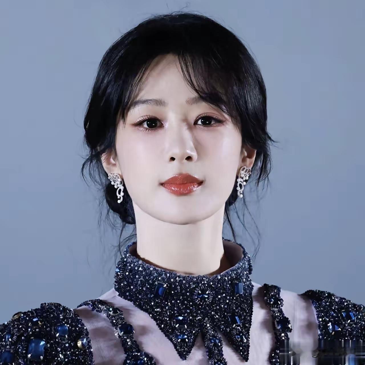 杨紫怀孕风波仅一个月，官宣下半年彻底停工，六个字自曝生理需求，引发全网热议。