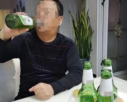 200万，我爸一次投资全赔了进去，连我整个大学也跟着搭上了。他年轻时是真风光过