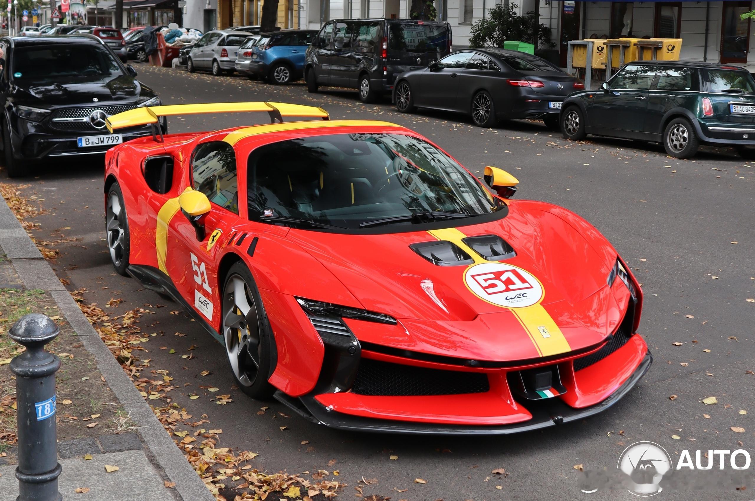 外观配色为勒芒纪念涂装RossoLeMans，赛车编号选择了51号，此外还选