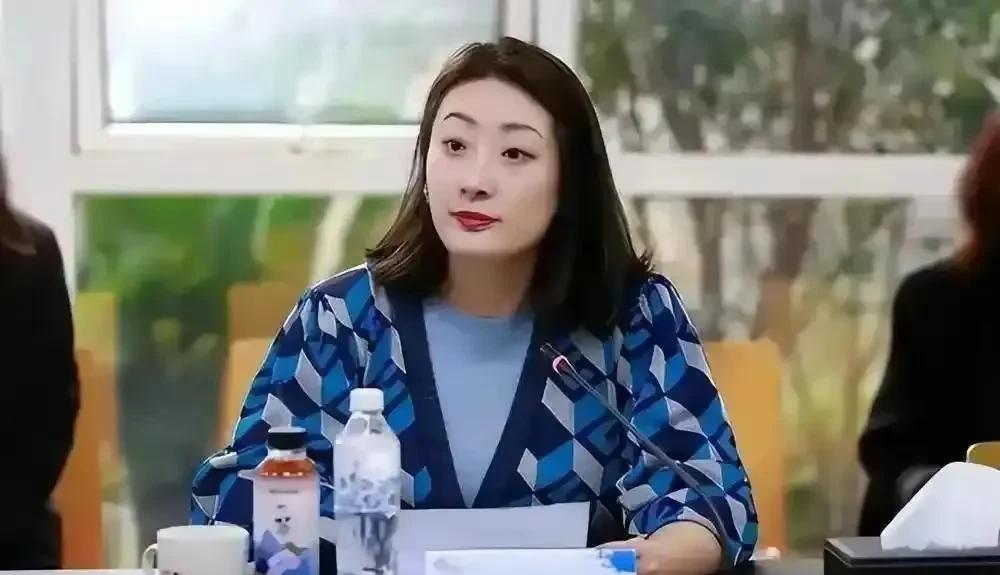 事情越来越热闹了，宗馥莉的叔叔也开始掺和进来了！不过她的话确实让人匪夷所思，不知