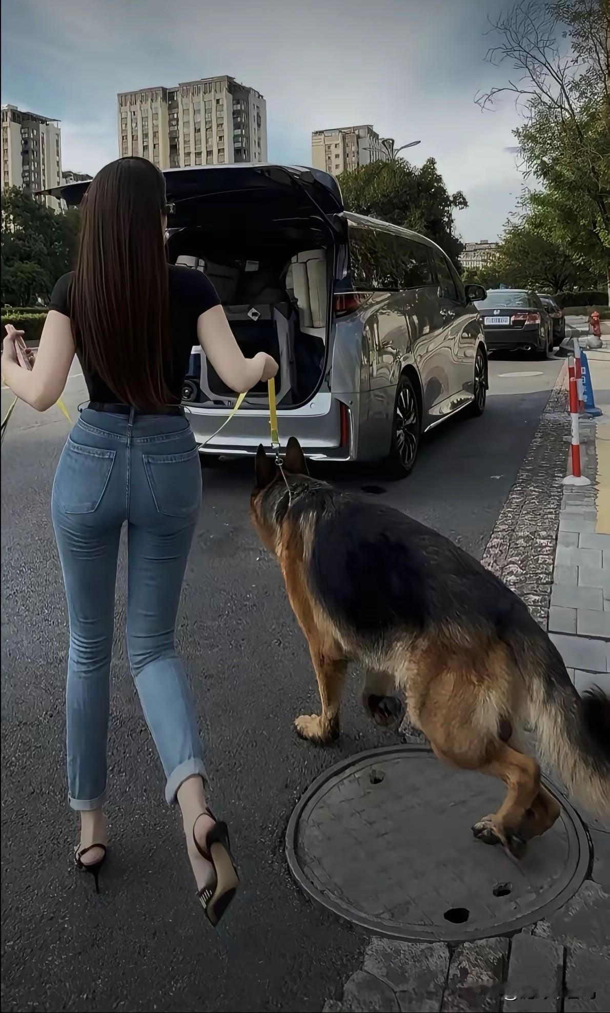 美女为什么都喜欢养条大狗美女‬美女世上美女多自然造就之美女灵魂之美的美