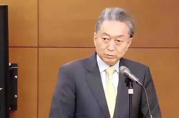 日本前首相鸠山由纪夫勃然大怒！他此前曾表示，当年中国放过日本战争赔款，是因为中国