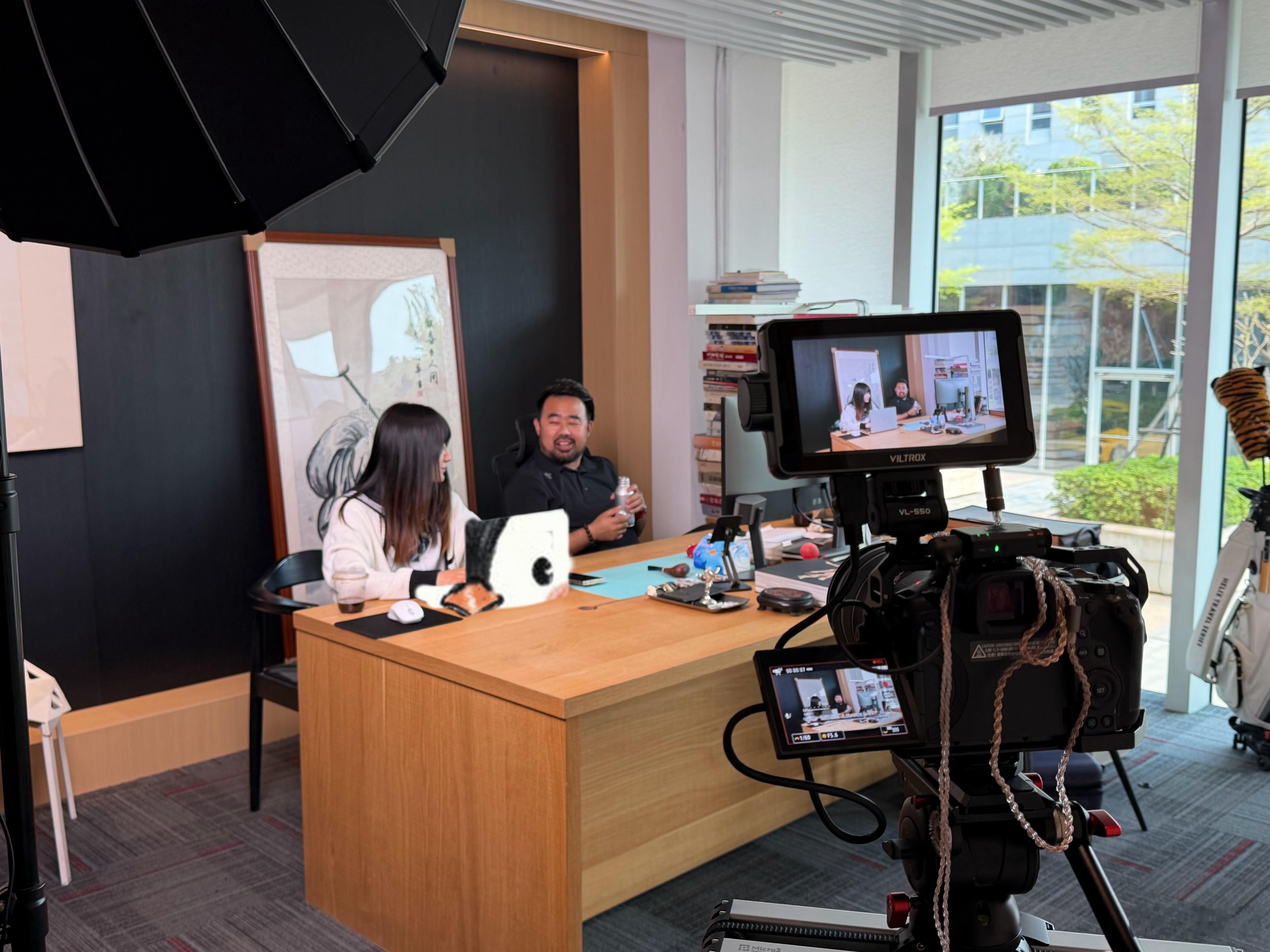 霸占大胡子点工作室，再把他抓来当群演