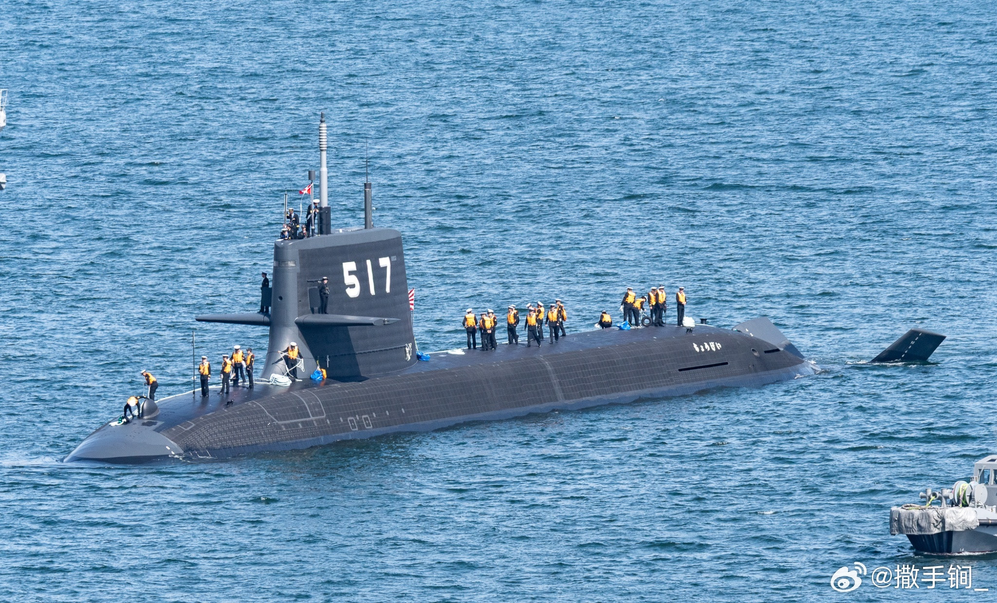 日本海自517“长鲸”号潜艇昨天抵达横须贺归建。此艇为大鲸级五号艇，3月10日交