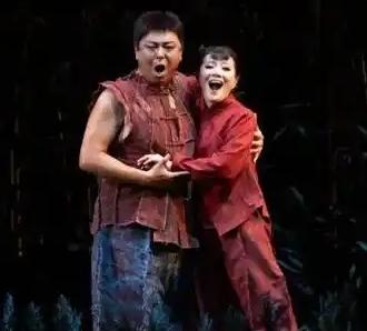 莫言将《红高粱》改编为歌剧后，最大的败笔就是不知道谁提出了“红高粱精神”，一个上