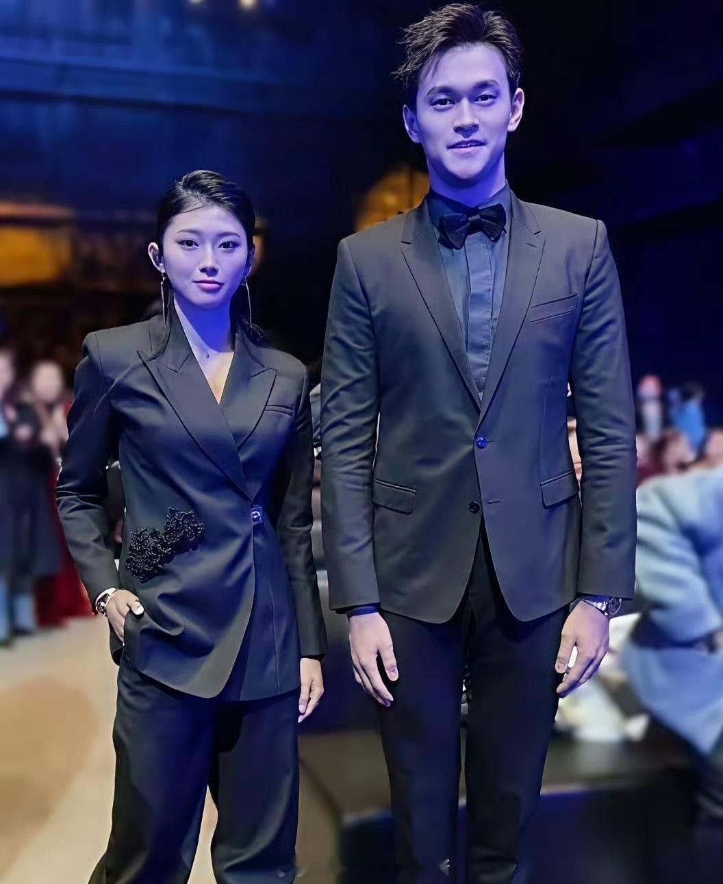 吴艳妮和孙杨罕见同框，身高175的吴艳妮都变娇小了！​​​