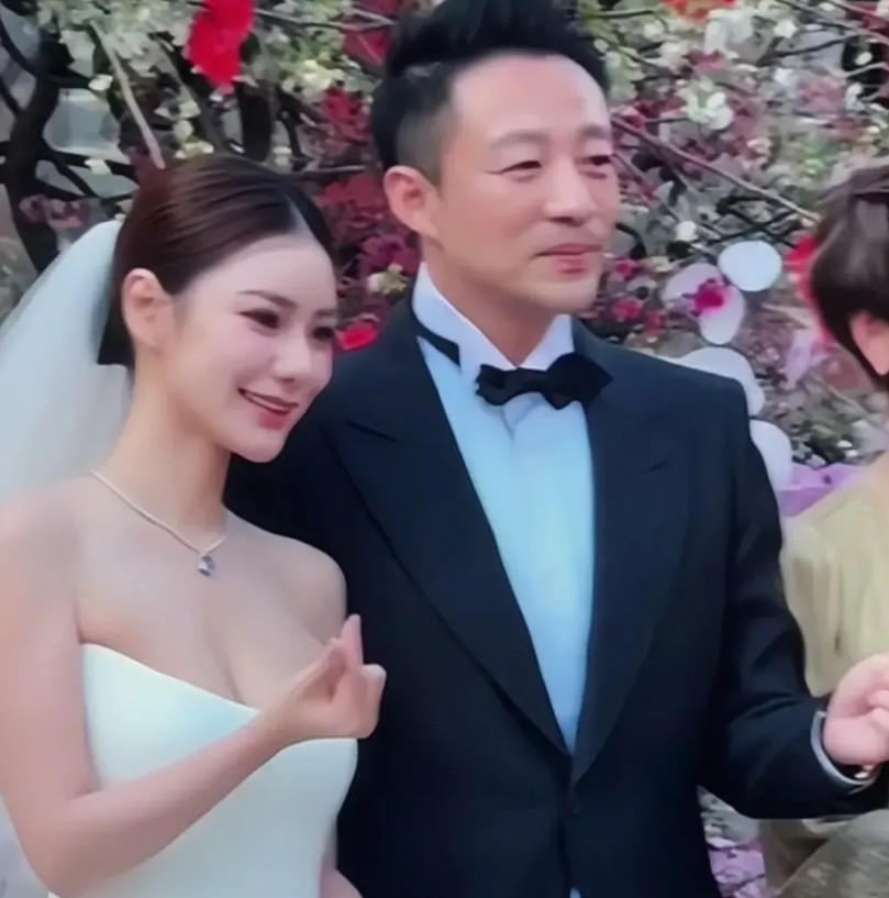 大S终究输了，她不是输在自己没有马晓梅漂亮，也不是输没有马晓梅善良，而是输在她