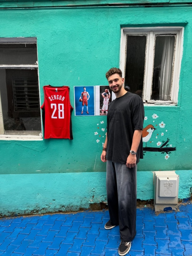 之前的4场比赛，火箭队的进攻能力在联盟所有队中都是第一的水平，而在与凯尔特人队的