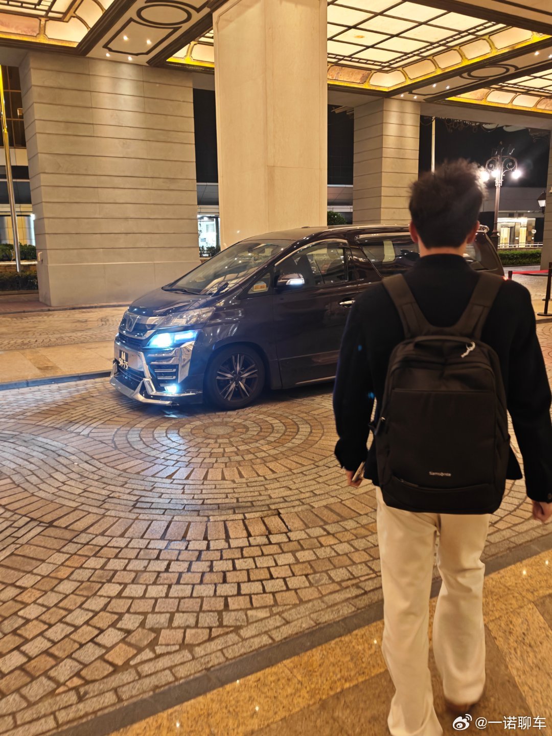 前天在澳门呆了一天这是第二次去了晚上去新濠天地还有美高梅转了一圈小玩儿了一