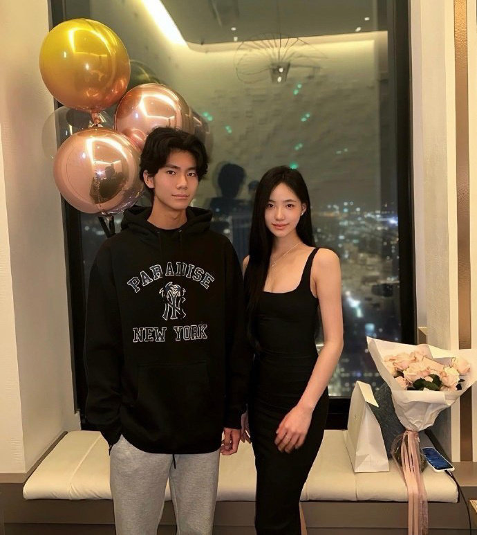 同样的女明星女儿小S15岁二女儿VS李湘14岁女儿王诗龄