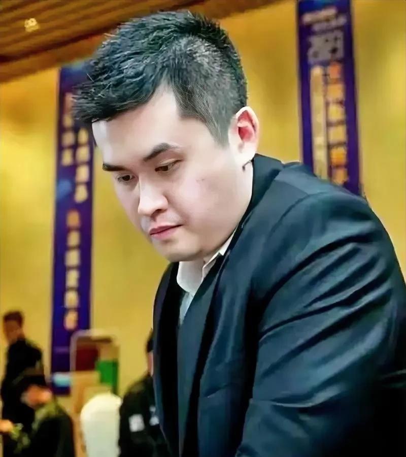 十年不败，他到底怎么做到的？别人退役的年纪，他还在刷新纪录。王天一，慢棋快棋
