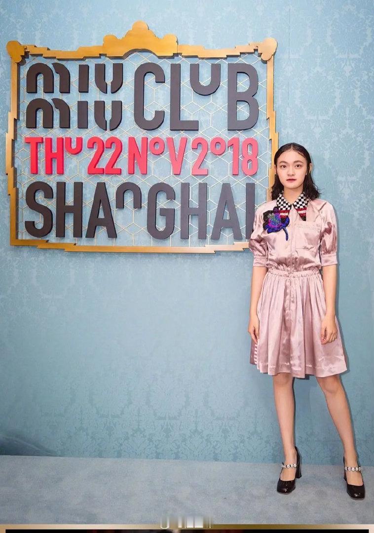 有时候觉得品牌故意给女明星扮丑