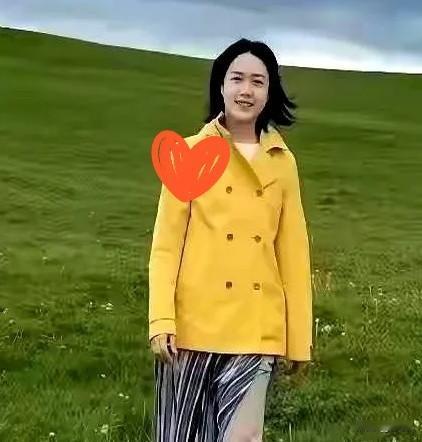 翁帆搬出清华园了。没争没抢，也没有属于两人的孩子。她安安静静收拾好行囊，陪
