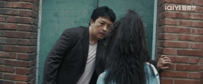 树影迷宫以为老实人实则杀人魔哟呵！看着老实本分的人，竟是杀人魔，这就像一颗定时