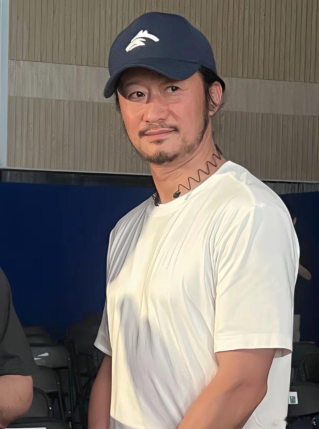 突然有点嫉妒吴京了，不是嫉妒他的成功，也不是嫉妒他有两个儿子，而是嫉妒他有个能给