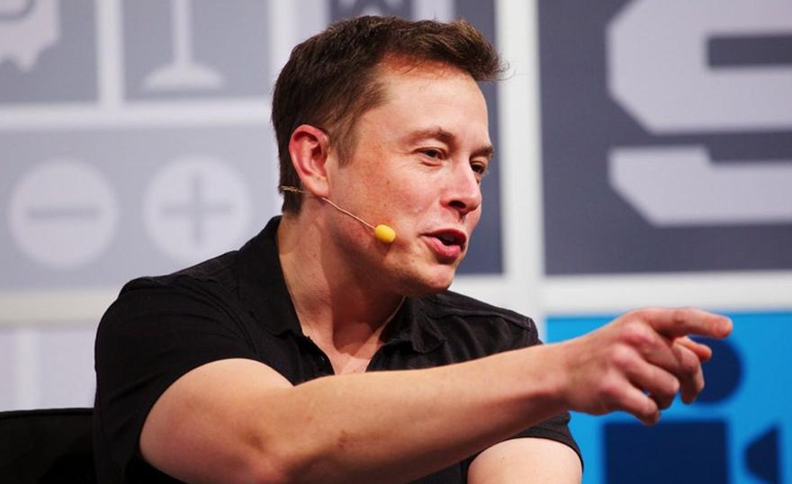 马斯克预警2000天倒计时：中国手握AI时代关键王牌马斯克在《